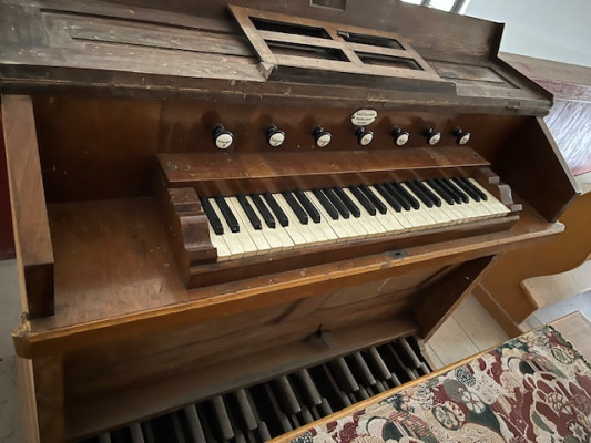 Slatina, kostel sv. Jana Nepomuckého