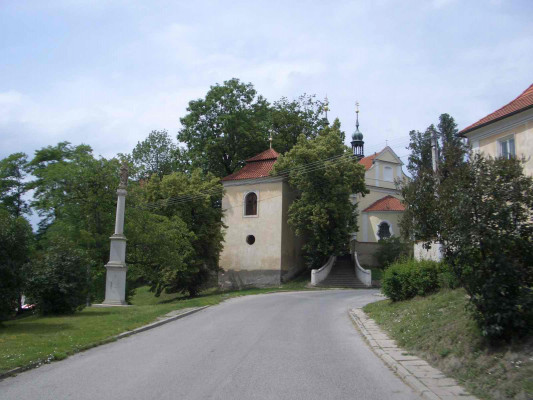 Kostel sv. Linharta v Cítově / Pohled na kostel a zvonici