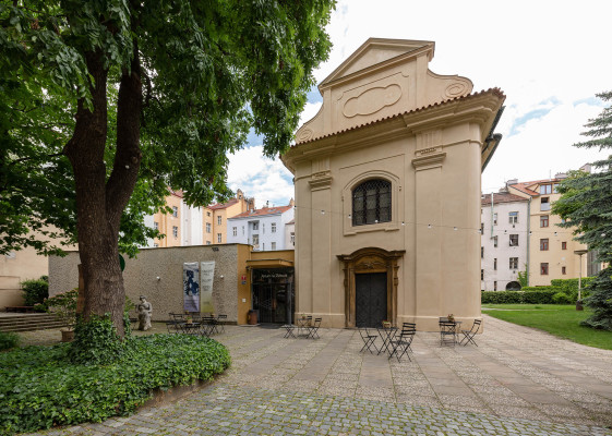 Praha 3 - Žižkov, kostel Povýšení sv. Kříže, Atrium
