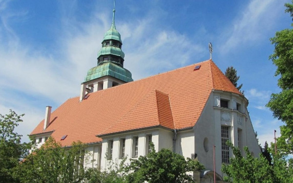 Evangelický kostel v Roudnici nad Labem / pohled na evangelický kostel z ul. alej 17.listopadu / Autor fotografie: R. Rosický