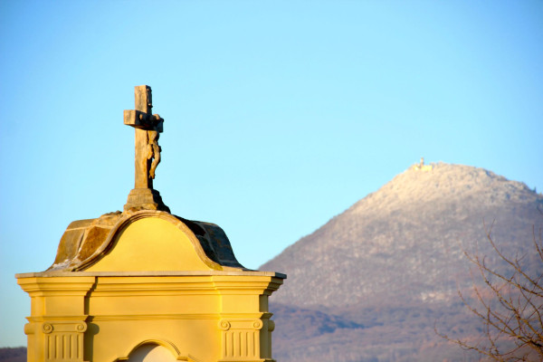 Výklenková kaple na Opuce nedaleko obce Chotiměř  / Autor fotografie: Radim Wajshajtl 