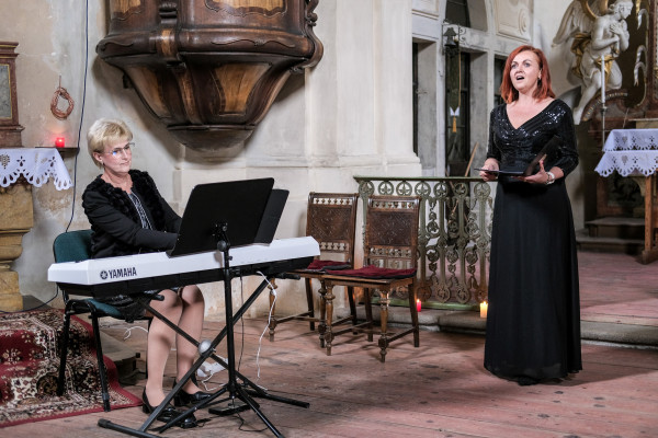 Zpěv Nicol Krpajšová, doprovod prof. Eva Vimrová
