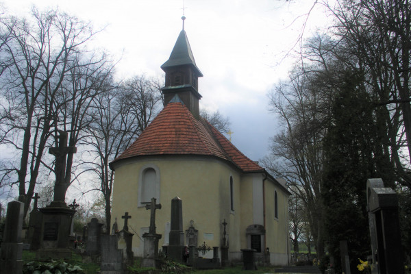 Jílové, kostel Božího Těla, hřbitov.JPG / Autor fotografie: Veronika Olšovcová