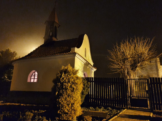 Chuderov-Chuderovec, kaple Nejsvětější trojice, Neznabohy