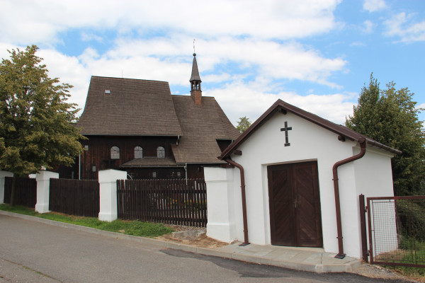 Hněvošice, kostel sv. Petra a Pavla