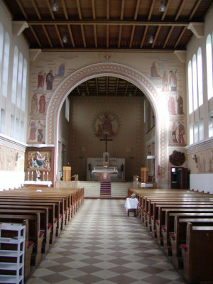 Kostel sv. Floriána v Kozmicích / Postaven v roce 1936 ve funkcionalistickém slohu. Stavěn v duchu praktické a pastoračně užitečné formě.