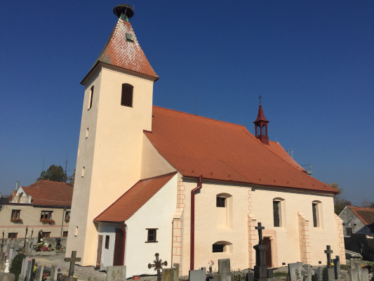 Strýčice, kostel sv. Petra a Pavla