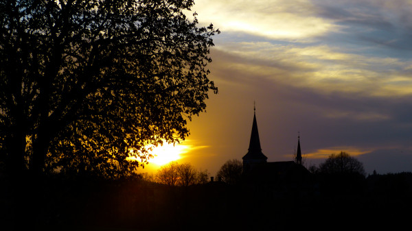 kostel, když přichází NOC