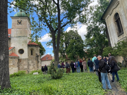 Prohlídka hřbitova / Autor fotografie: Dana Dafčíková