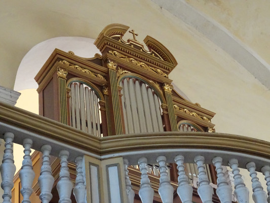 Jeníkov, kostel sv. Petra a Pavla