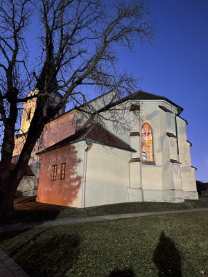Kostel Narození Panny Marie UH - Sady, z venku a v / Autor fotografie: Jiří Lipovský