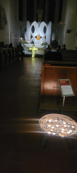 Noční modlitba se zpěvy / Autor fotografie: Olga Hroudová