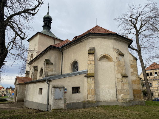 Křešice kostel sv. Matouše  (pohled zezadu)