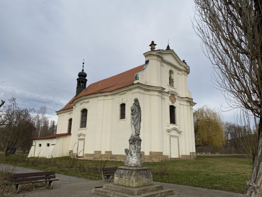 Křešice kostel Navštívení Panny Marie