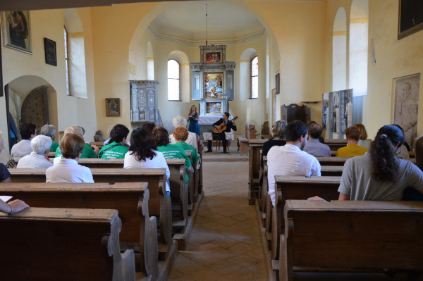 Kostel sv. Štěpána ve Skřivani / Koncert v interiéru kostela / Autor fotografie: Ludmila Křížová