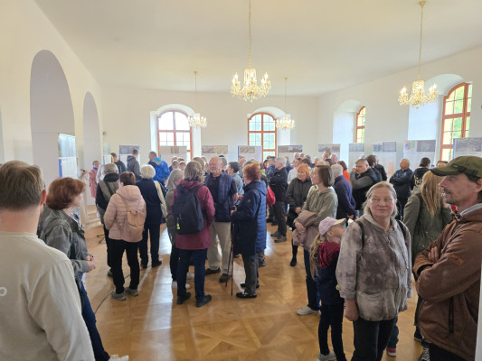 Úštěk-Konojedy, kostel Nanebevzetí Panny Marie, zámek
