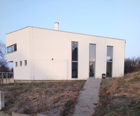 Pavéza - boční vchod / Autor fotografie: M. Poloprutská