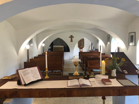 pohled od oltáře kostelík Chýnov