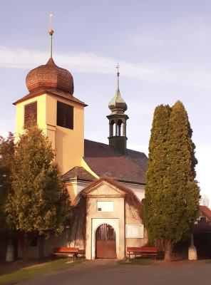Dlouhá Lhota, kostel sv. Jana Evangelisty před Latinskou branou