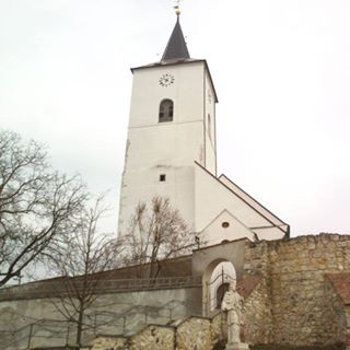 Hradby a kostel Nosislav
