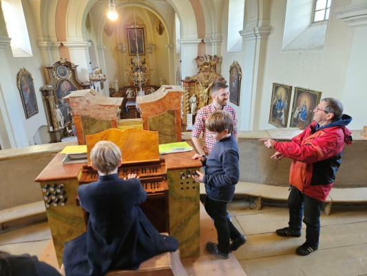 Dolní Kalná, kostel Navštívení Panny Marie a sv. Václava