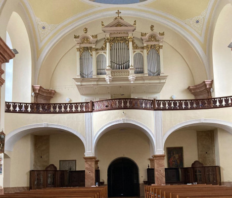 Varhany v kostele sv. Petra a Pavla v Kelči / Pohled na dvoumanuálový nástroj, rok výroby 1993 Varhany Brno spol.s.r.o. / Autor fotografie: P. Dominik Kovář