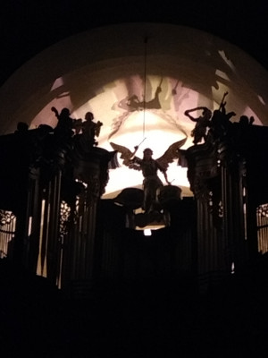 Kostel Povýšení sv. Kříže / Varhany v noci