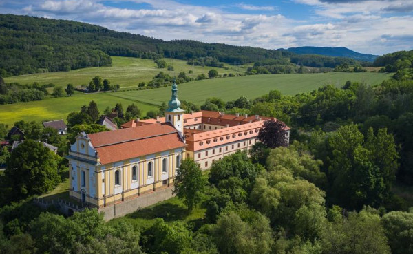 Kostel Nanebevzetí Panny Marie, Úštěk-Konojedy / Autor fotografie: Kateřina Stočesová