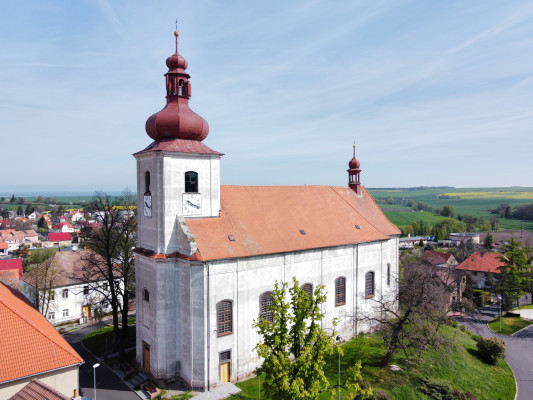 Kostel sv. Petra a Pavla v Podbořanech / Autor fotografie: David Oktábec