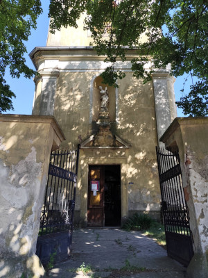 Běrunice, kostel Narození Panny Marie