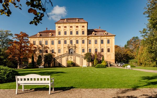 Zámek Červený Hrádek / Celkový pohled na zámek / Autor fotografie: Marek Lukáš
