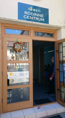 Rodinné centrum - modlitebna AC Kladno / Naše prostory naleznete v 1. patře ze dvora.