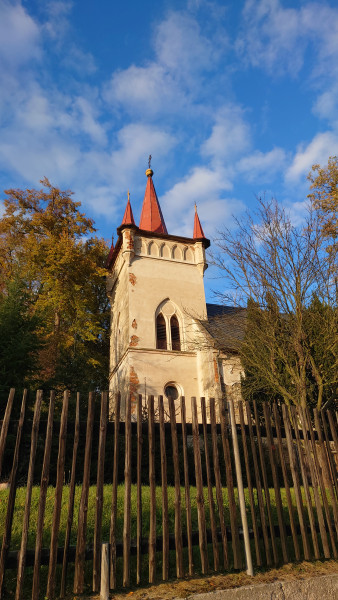 Foto kostela sv. Kateřiny na výšku / Foto / Autor fotografie: Karhany, z. s.