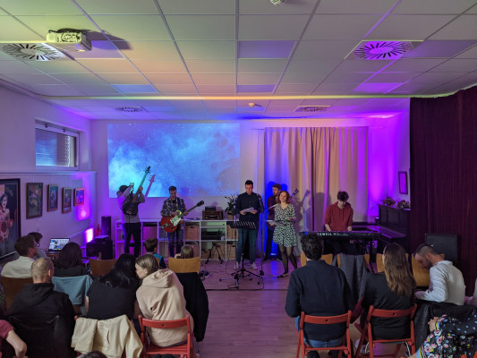 Chvály v rámci bohoslužby / Autor fotografie: Lukáš Krizko