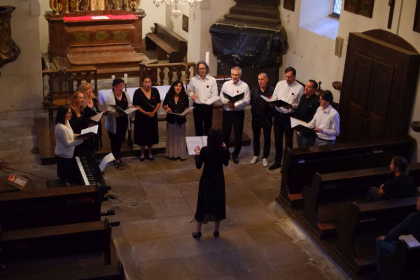 Vystoupení pěveckého uskupení Období sboru