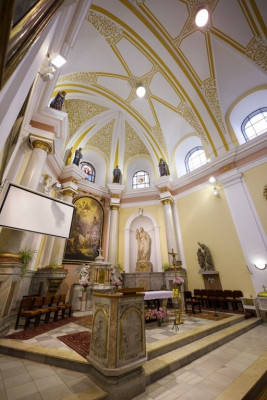 Iteriér kostela 2