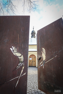 Pátek, kostel sv. Vavřince, hřbitov / Autor fotografie: Petr Vrestiak