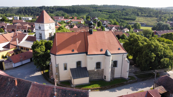 Kostel Nanebevzetí Panny Marie v Rouchovanech