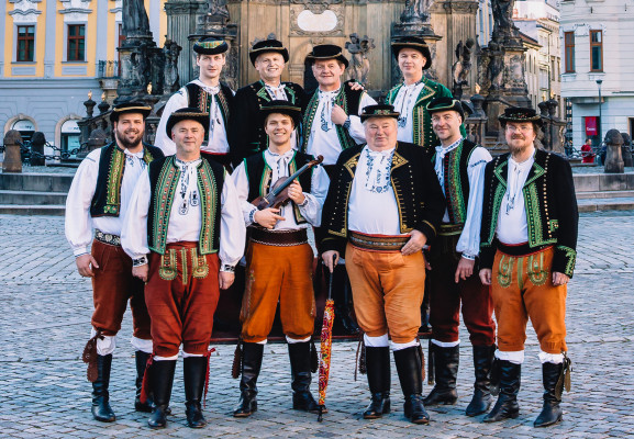 AMFITEÁTR LETŇÁK OLOMOUC (600m od katedrály) - oficiální ZAHÁJENÍ NOCI KOSTELŮ pod širým nebem