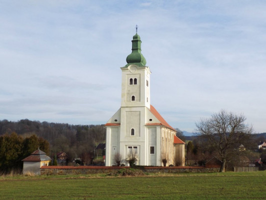Kostel Narození Panny Marie / Dubnice