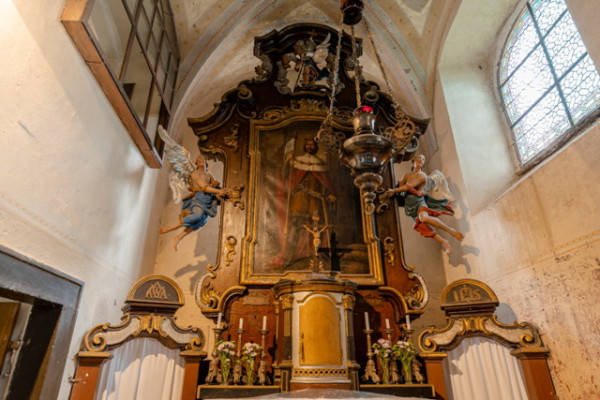 Kostel sv. Václava Svojšice / Pohled na oltář