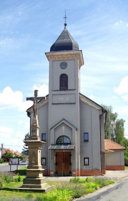 Babice, kostel sv. Cyrila a Metoděje / Babice, kostel sv. Cyrila a Metoděje
