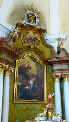 prostor nad oltářem