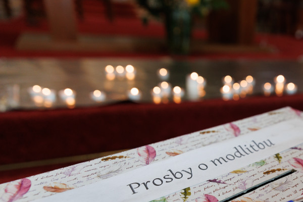 Prosbý o modlitbu / Autor fotografie: Lenka Krobová