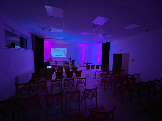 místnost pro bohoslužbu / Autor fotografie: Jakub Zabystrzan