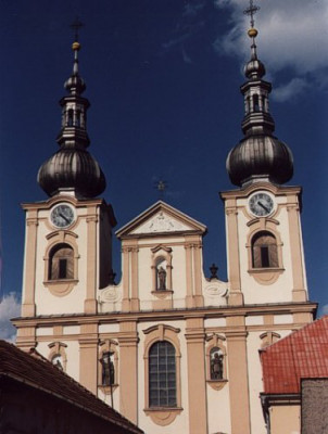 kostel Nanebevzetí Panny Marie v Kojetíně / průčelí chrámu