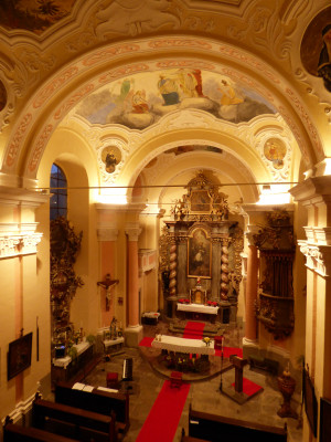 kostel Panny Marie Bolestné a sv. Jana Nepomuckého / Vnitřek-noční