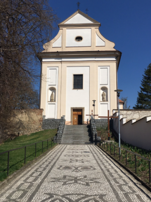 Kostel sv. Vavřince, Hluk / Chrám sv. Vavřince v Hluku postavil lichtenštejnský barokní stavitel italského původu, Antonín Erhard Martinelli v letech 1735 - 1741 na místě starého vyhořelého kostela stejného zasvěcení. Je to podélná jednolodní stavba vystavěná podél osy severovýchod-