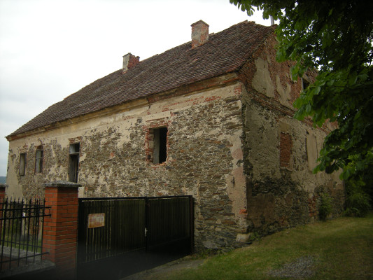 Zbořená barokní fara