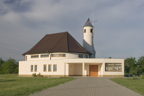 Hrušovany u Brna, kostel Panny Marie Královny